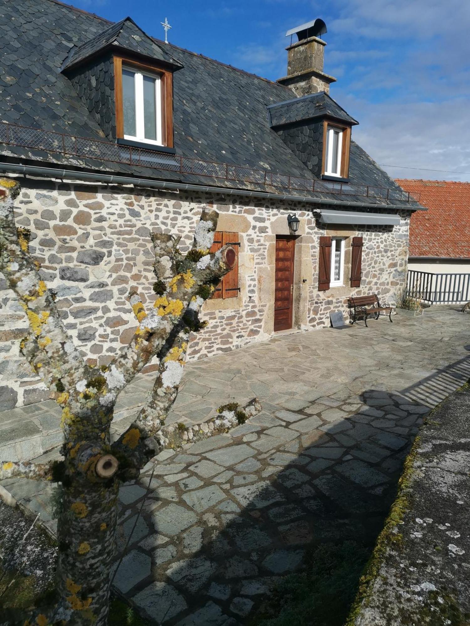 Maison Chez La Malie Le Monteil  Eksteriør billede